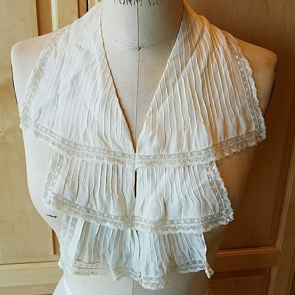 Vintage lace & cotton neckline insert